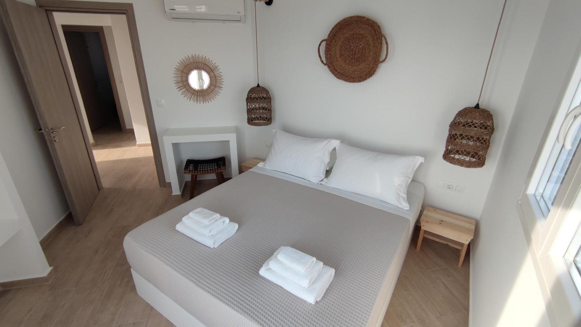 Eolia Luxury Houses Andros Batsíon Exterior photo