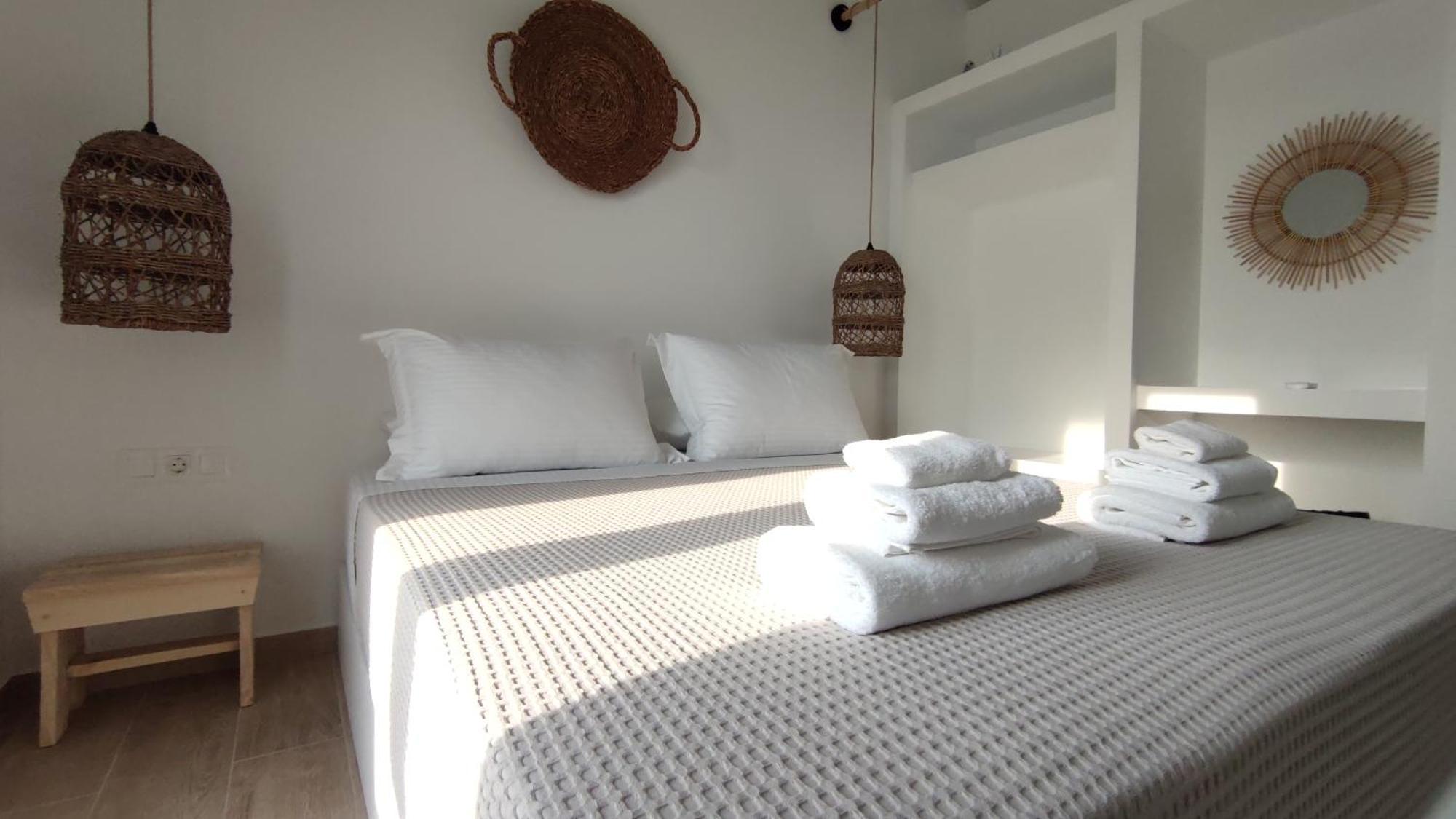 Eolia Luxury Houses Andros Batsíon Exterior photo